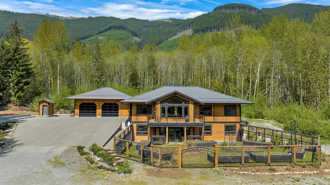 7695 Cowichan Lake Rd, Lake Cowichan, BC V0R 2G0