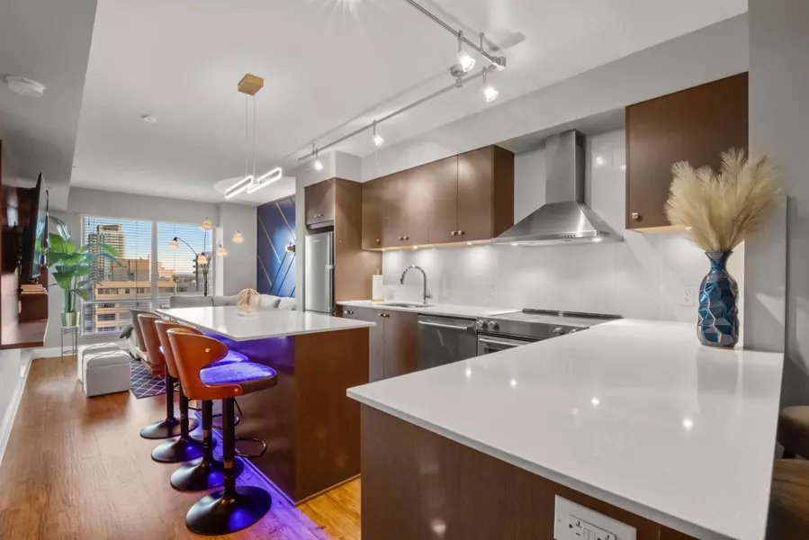 930 6 AVE SW #2210, Calgary, AB T2P1J3