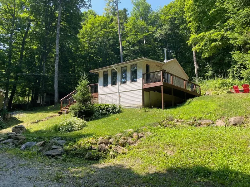 1013 Miskwabi Lake RD, Dysart Et Al, ON K0M 1S0