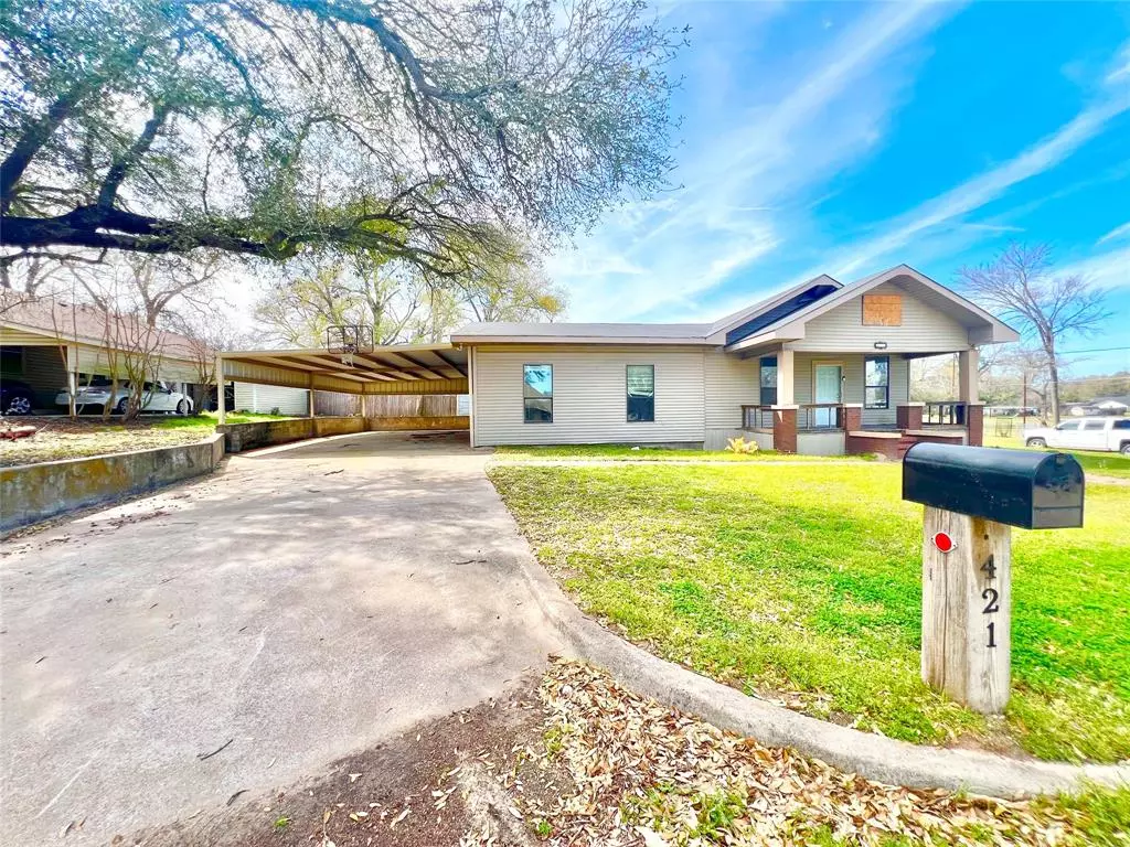 Teague, TX 75860,421 N 9th Avenue