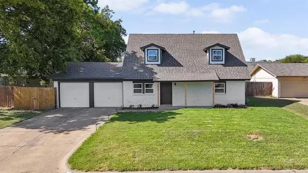 3425 Manordale Court, Forest Hill, TX 76140