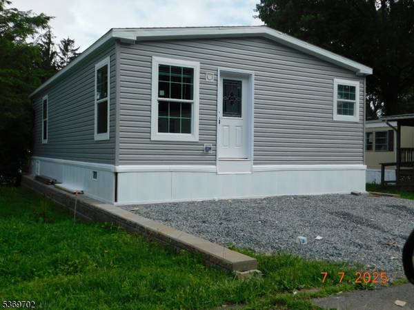 48 Back St, Oxford Twp., NJ 07863