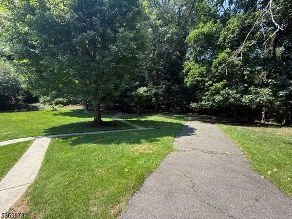 Hawthorne Boro, NJ 07506,9 Regal Ct