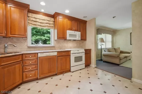 Westfield Town, NJ 07090,6 Cowperthwaite Sq