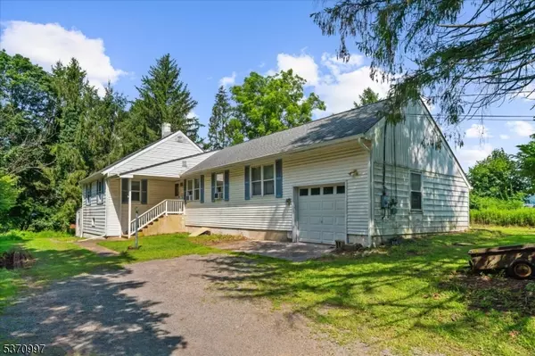 4 Center St., Holland Twp., NJ 08848