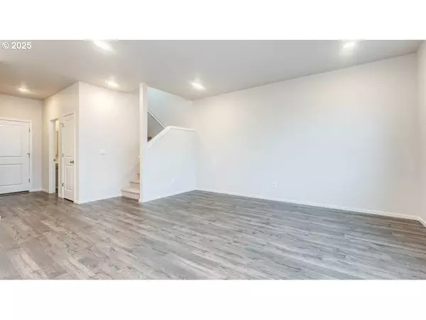 Springfield, OR 97477,2975 T ST