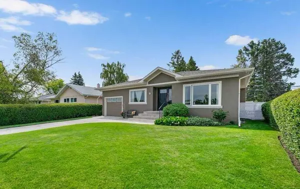 Calgary, AB T3E 4W1,85 Grafton DR Southwest