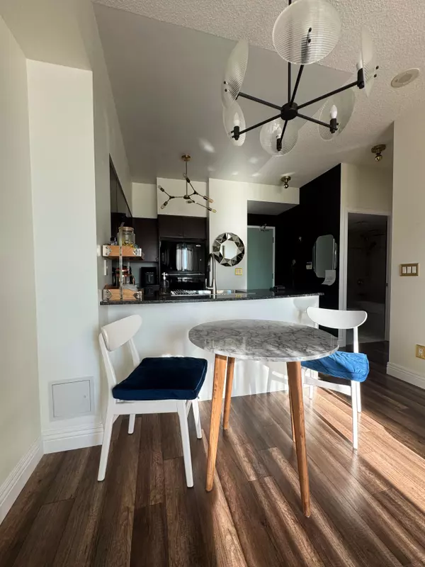 Toronto C01, ON M5V 1B2,231 Fort York BLVD #1212