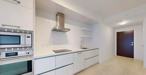 Toronto C10, ON M4S 0B8,2221 Yonge ST #2206