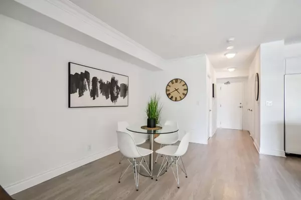 Toronto C02, ON M4V 3C6,10 Delisle AVE #611