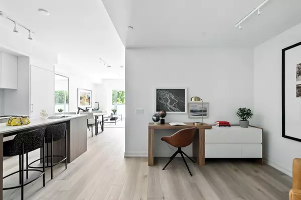 Toronto C02, ON M6C 1C4,863 St Clair AVE W #310