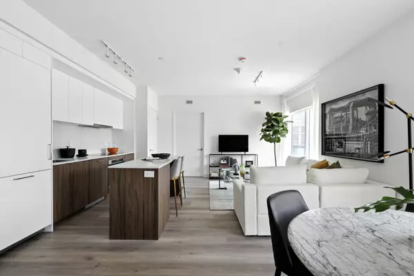 Toronto C02, ON M6C 1C4,863 St Clair AVE W #301