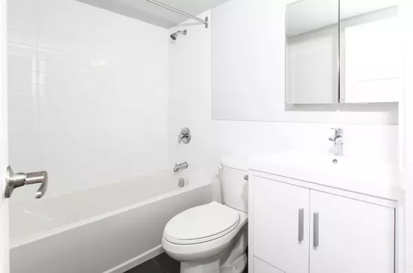 Toronto C02, ON M5R 2R5,485 Huron ST #402