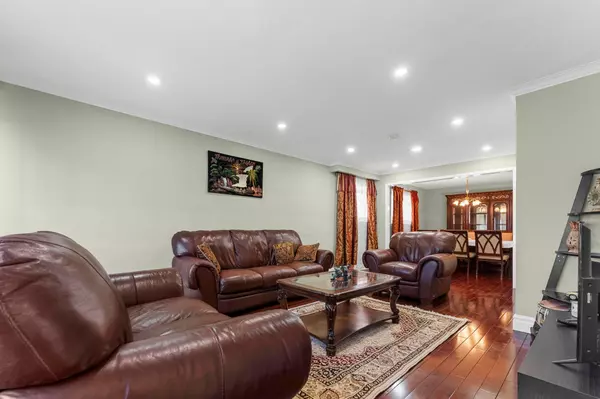 Toronto E08, ON M1M 1X6,23 Macduff CRES