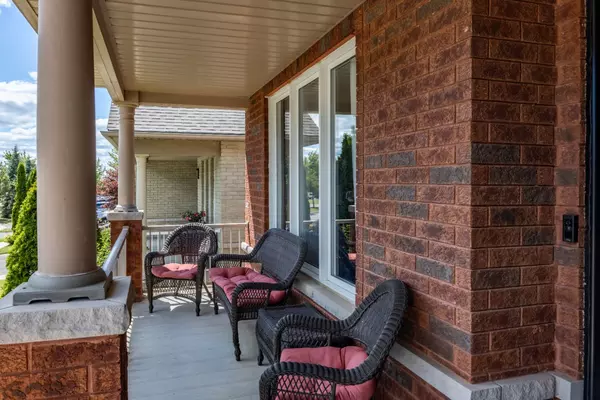 Oshawa, ON L1K 2W8,941 Greenleaf CIR