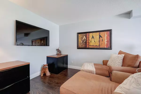 Pickering, ON L1V 6N5,223 Wilcroft CT