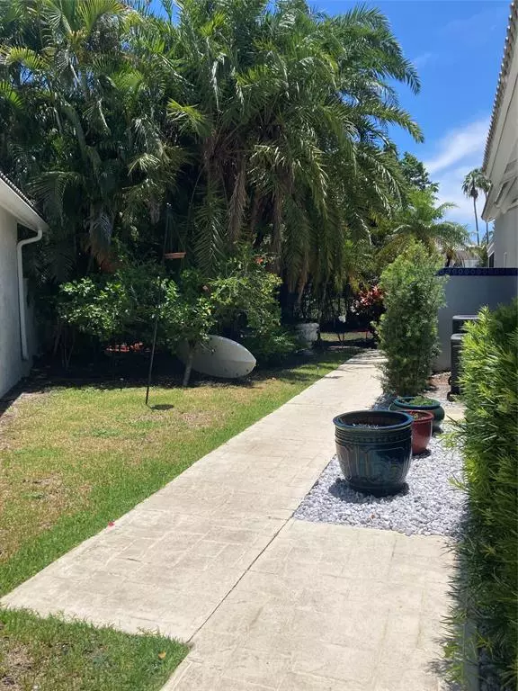 Boca Raton, FL 33496,2105 NW 60th Cir