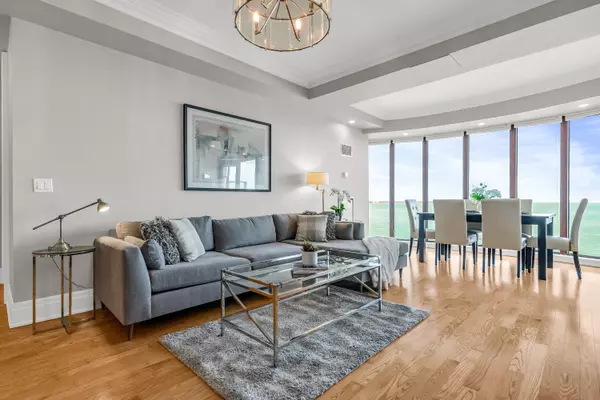 Toronto W06, ON M8V 4G4,2095 Lake Shore BLVD W #818