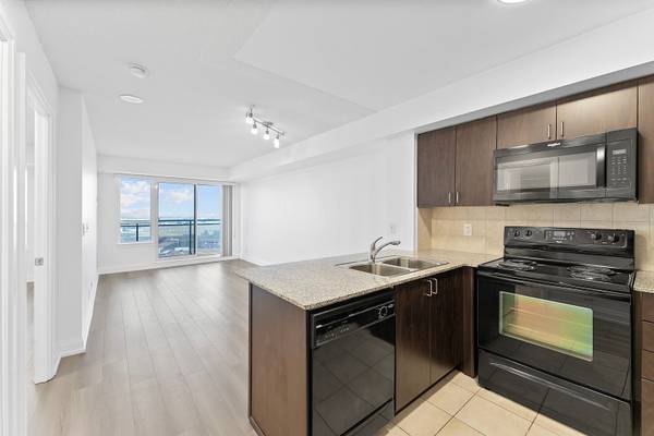 Toronto W05, ON M3J 0G5,55 De Boers DR #1109