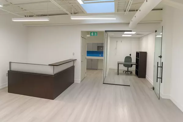 Toronto W10, ON M9W 6V6,2001 Albion RD #1 (Upper Level)
