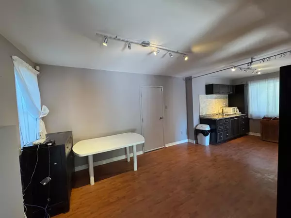 Mississauga, ON L5G 1H1,270 Lakeshore RD E