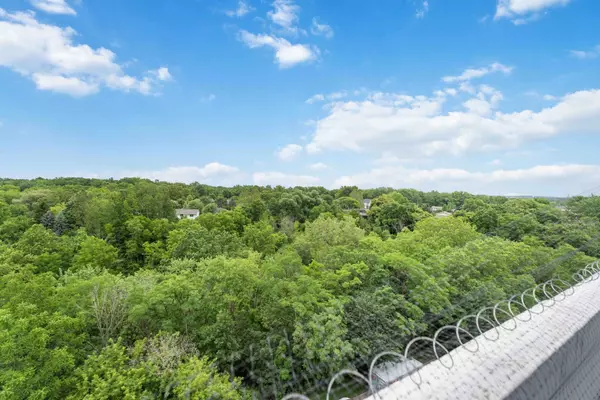 St. Catharines, ON L2T 3G7,15 Towering Heights BLVD #705