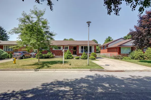 London East, ON N5Y 4A6,20 Amy CRES