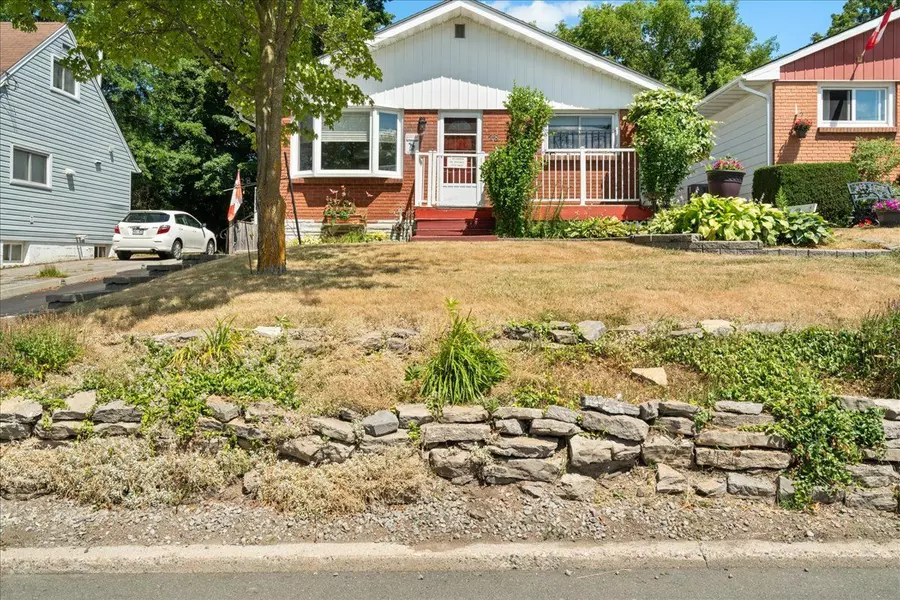 28 Kidd AVE, Quinte West, ON K8V 2C7