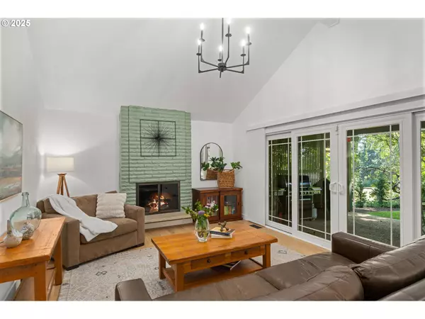 Lake Oswego, OR 97035,51 TOUCHSTONE