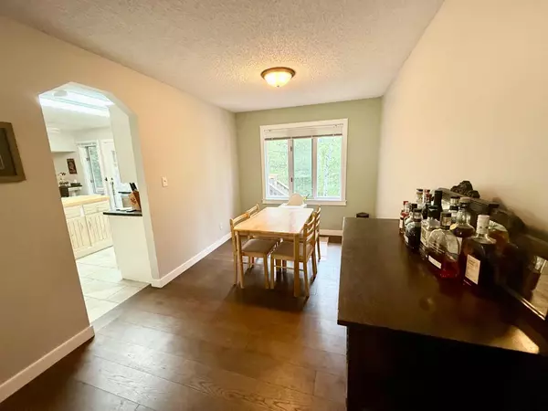 Hinton, AB T7V1L2,340 COLLINGE RD