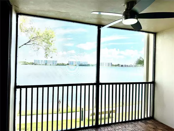 117 Lake Emerald Dr #205, Oakland Park, FL 33309