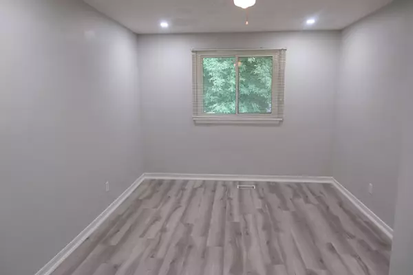 Newmarket, ON L3Y 2V7,124 Sheldon AVE #Upper