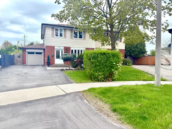 3376 Frobex CT, Mississauga, ON L5C 2B5