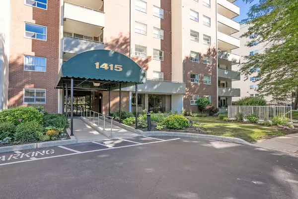 Burlington, ON L7S 1X4,1415 Ghent AVE #207