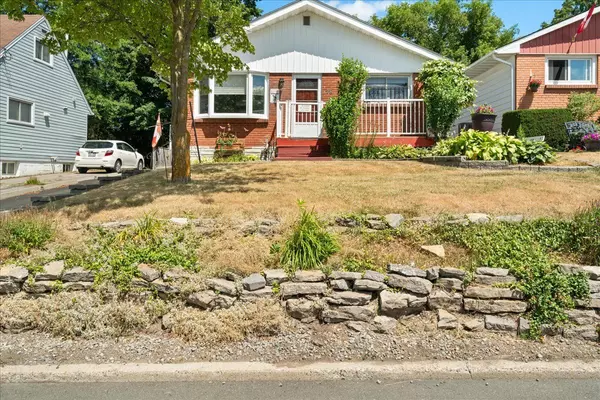 28 Kidd AVE, Quinte West, ON K8V 2C7