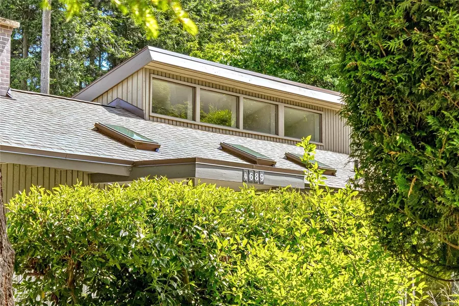 4689 Boulderwood Dr, Saanich, BC V8Y 2P8