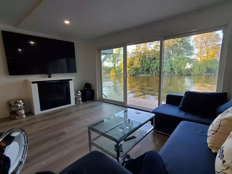 18 Harbour Place CRES S, Brock, ON L0K 1A0