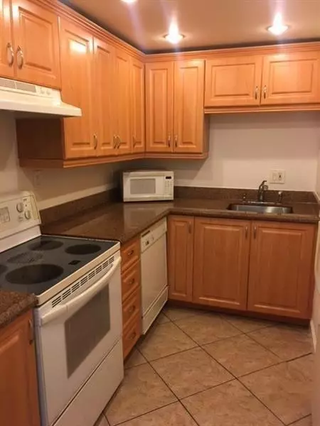 Deerfield Beach, FL 33441,411 SE 8th St #127