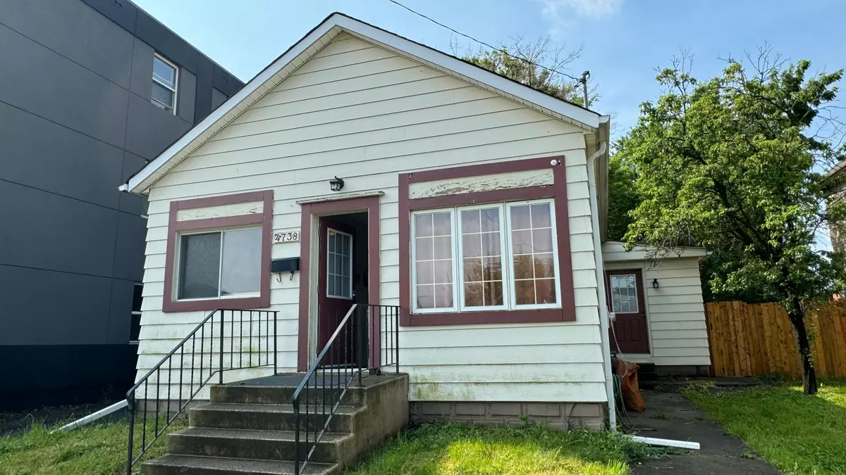 Niagara Falls, ON L2E 2H9,4738 Huron ST