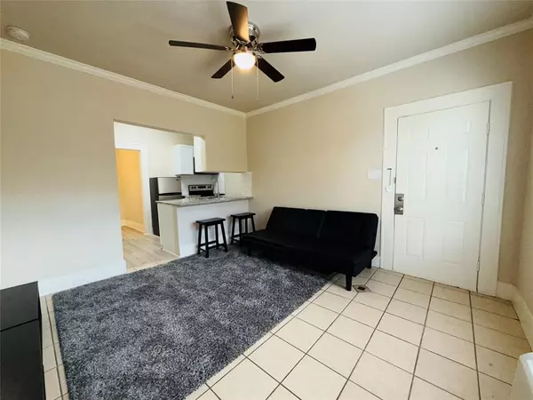 Fort Worth, TX 76104,1115 S Jennings Avenue #11