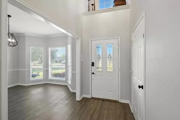 106 N Blue Bonnet Circle, Justin, TX 76247