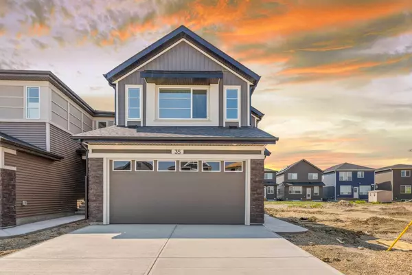 35 Corner Glen Common NE, Calgary, AB T3N 2L4
