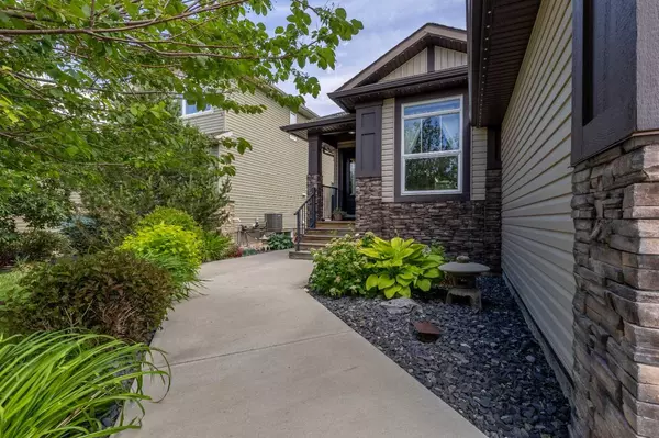 Lethbridge, AB T1J 5B7,294 Mt Sundial CT W
