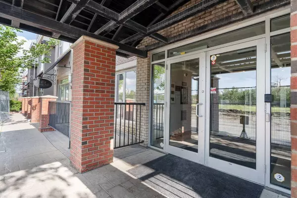 Calgary, AB T2G 1B5,35 Inglewood PARK Southeast #112