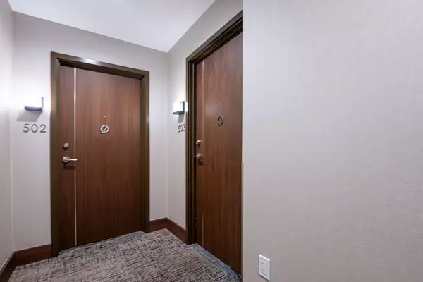 Toronto C15, ON M2K 0E4,117 McMahon DR #503