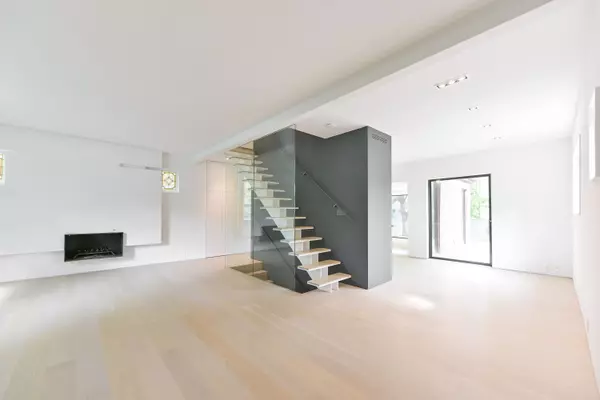 180 Belsize DR, Toronto C10, ON M4S 1M1