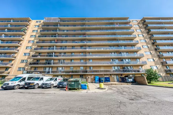 Toronto E04, ON M1P 4V2,100 Dundalk DR N #214