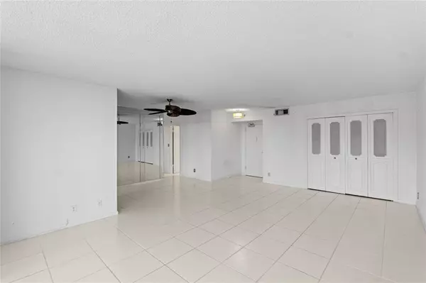 Lauderdale By The Sea, FL 33308,5200 N Ocean Blvd #1207B