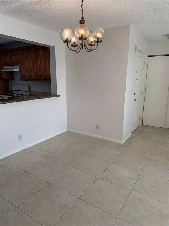 Coral Springs, FL 33067,5661 Riverside Dr #206