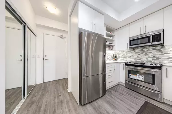 Richmond Hill, ON L4B 0E8,55 Oneida CRES #409